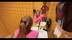 bunny rabbits Verfuhrt ein madchen und fickte sie in einer nachtclub toilette