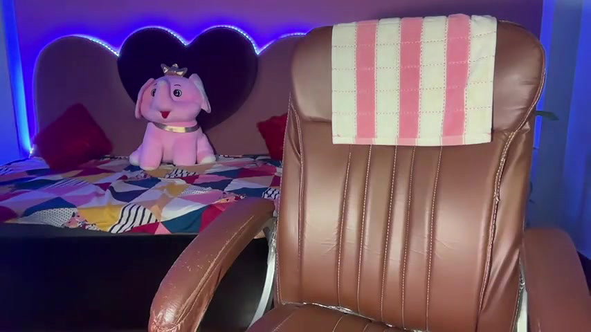 Stripchat-Public.Show-f-Funky_faira-2024.06.26.093325