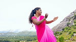 Kusuma hot saree song – Hand slide into saree over midriff, Dusky body 2