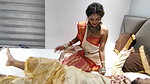Akele me dekh kar Bhabhi ji jabbar ko dasti room me pel diya
