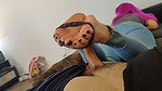 Using my friend’s feet to cum with a hair tie