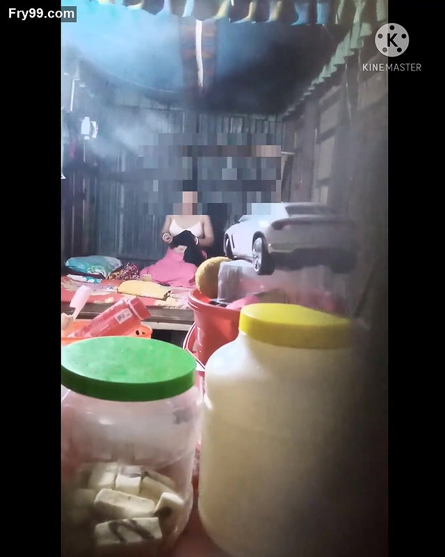 Desi village aunty showing her big boobs and body