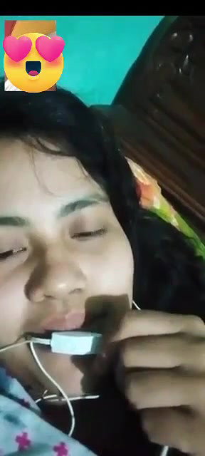 Beautiful Girl Showing pussy