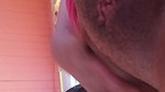 Mi vecina y su esposo me ponen caliente en la ventana