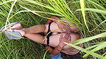 The young daughter-in-law, tormented in the open field, secretly saw the daughter-in-law’s relationship in the pussy