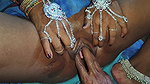Devar ne padosi bhabhi ke chut me tel laga ke pura hanth ghussa diya.chudakr aunty ne chut me hanth dalwa ke chut se maal giraya