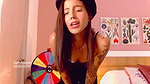 Thousands of people connect to see this skinny Colombian who broadcasts live almost daily