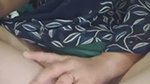 Desi bhabhi ne kursi pe beth ke apni chooth ke maje liye
