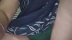 Desi bhabhi ne kursi pe beth ke apni chooth ke maje liye