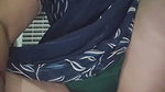 Desi bhabhi ne kursi pe beth ke apni chooth ke maje liye