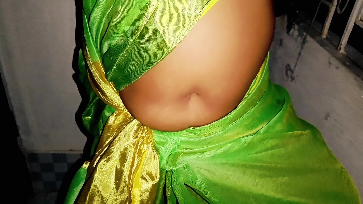Desi bhabhi with his fiance in a bedroom for happy new year. Superb scenes with clear bengali audio
