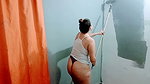 My stepsister’s bitch paints the room almost naked, what a great ass she has and her breasts look delicious