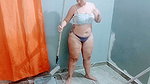 My stepsister’s bitch paints the room almost naked, what a great ass she has and her breasts look delicious