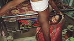 Indian housewife ko land Chus aaya aur bed per leta kar chudai ki