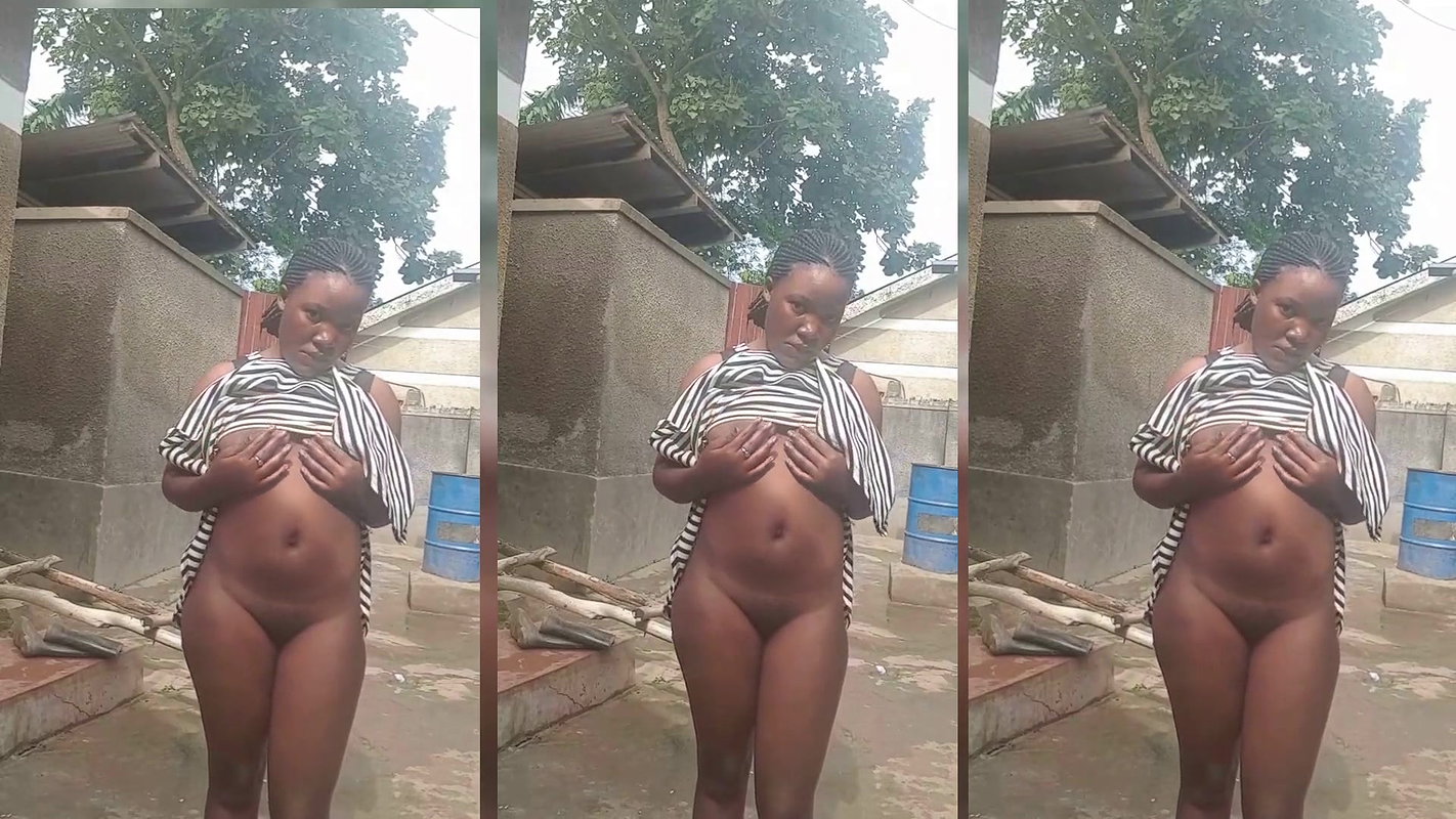 Nigerian Thot Exploring Her Ass and Playing with Piss