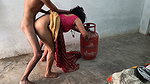 Pados Wali Bhabhi Ko Gas Cylinder Lagane Ke Bahane Ghar Me Ghodi Banaa K Choda Aur Sadka Muh Pe Nikaal Diya
