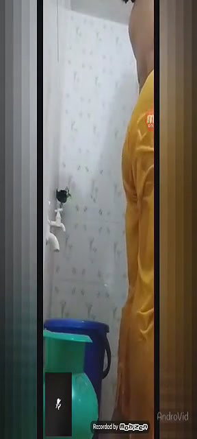 Married Bhabi Bathing