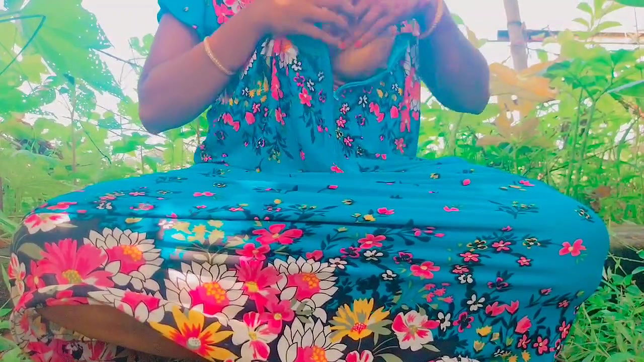 Pooja Bhabhi Coming Nearst Forest Area Jungle and Slow Slow Touching Beautiful Pussy Fingering- Outdoor