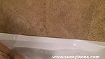 SunnyLeone_sunny_bath_solo