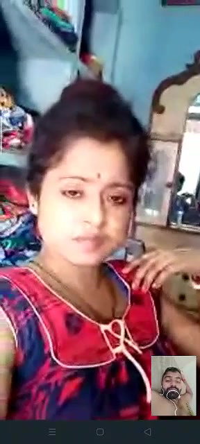 Beautiful bhabhi showing to lover