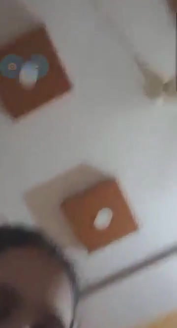 Sexy Desi Girl Shows her Boobs
