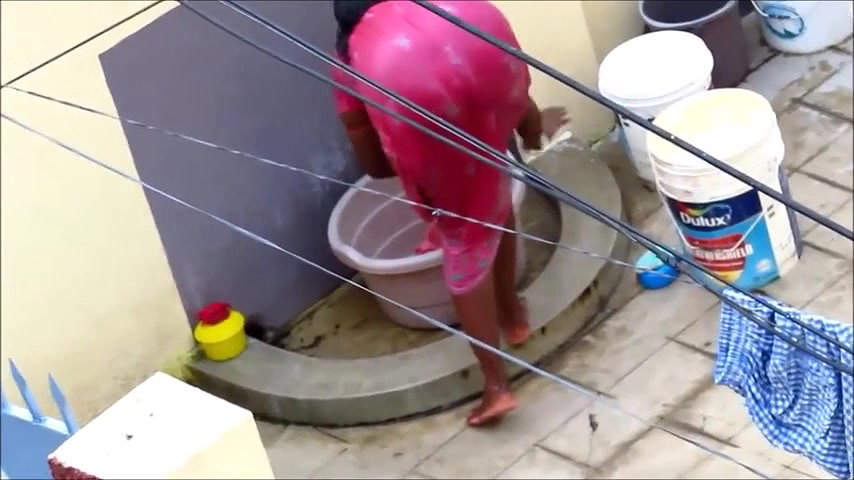 aunty open bath in red nighty