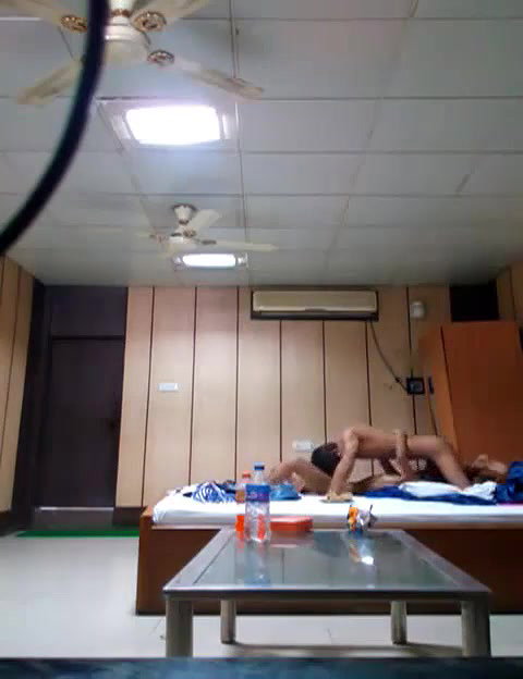college lover bunked class and fucking in hostel