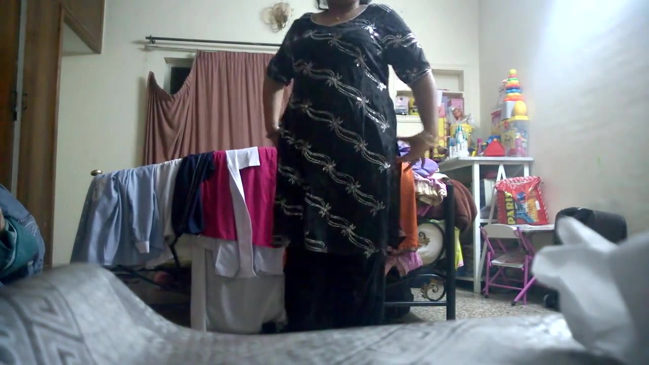salma bhabhi from karachi changing