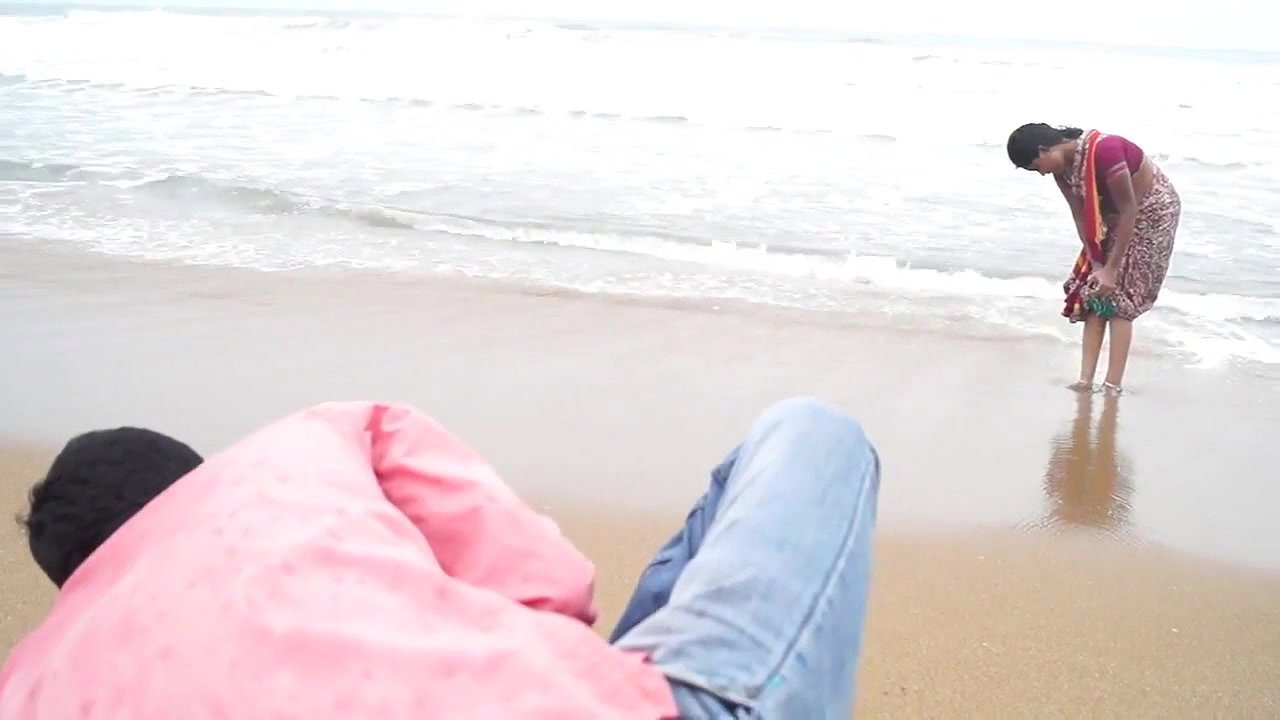 wet aunty at juhu beach