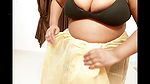 Sexy Indian aunty in traditional saree