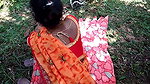 jungle mein Akeli thi aunty Apni ke Mota land dekhkar chut machalne Laga phir aunty apna khul kar gand dikha diya jungle me