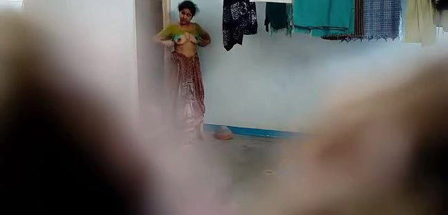 mallu bhabhi secretly filmed after shower changing