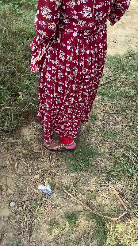 Gf ko khet m le ja ke video banaya
