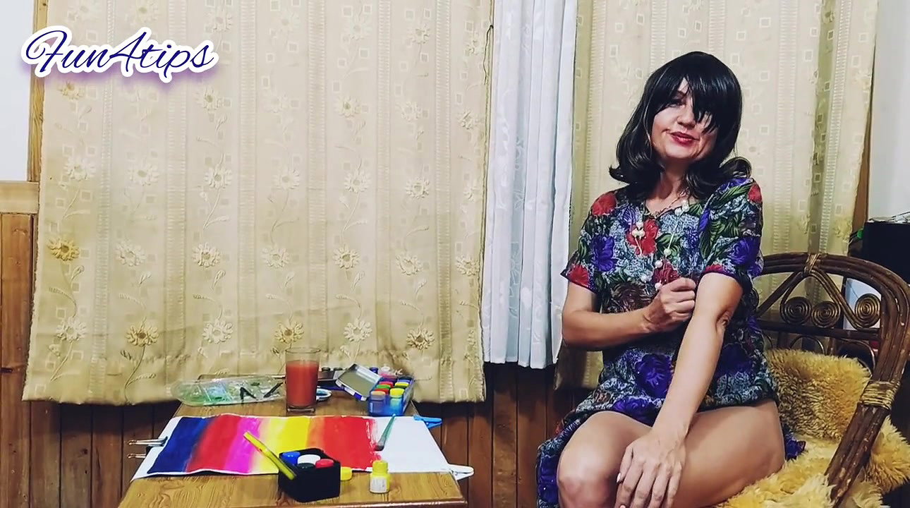 Hot Slutty MILF Flashing Boobs on Live Webcam