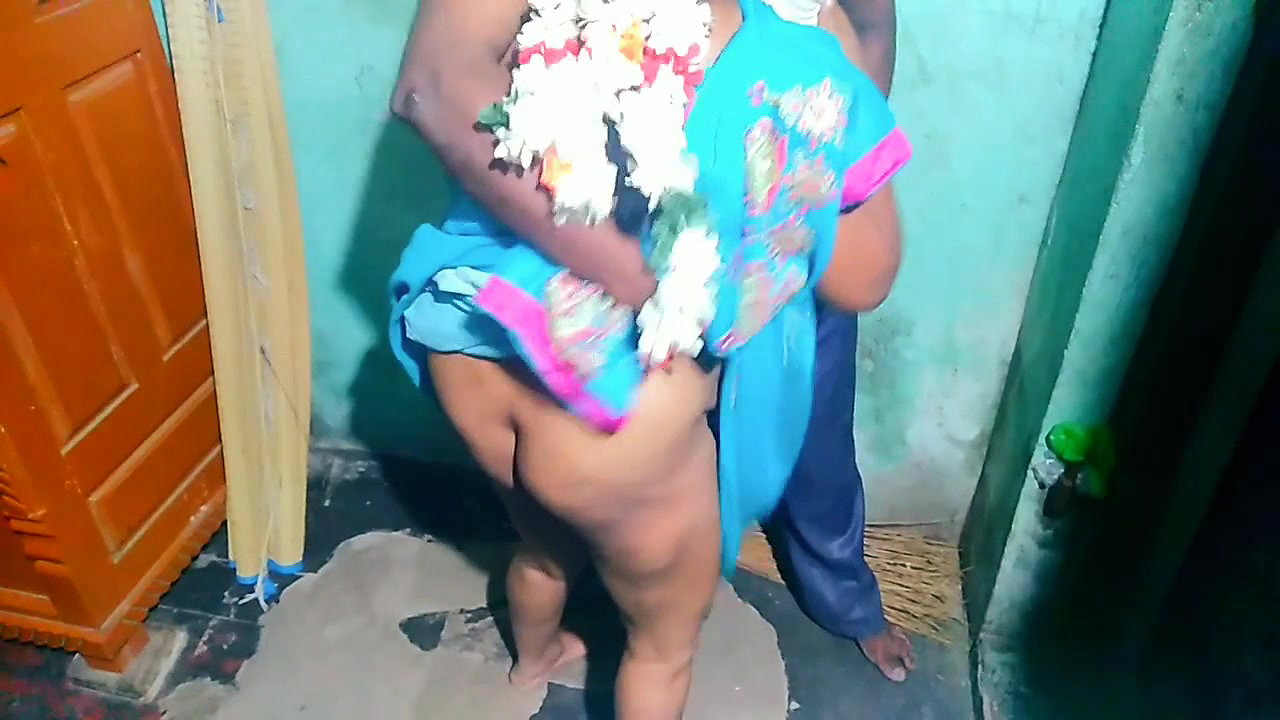 Tamil Aunty House Owner Romance