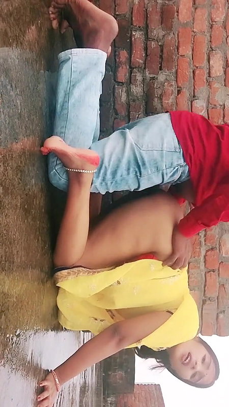 Mummy, I don’t want to take a bath right now, the water is very cold, sit quietly and take a bath here.