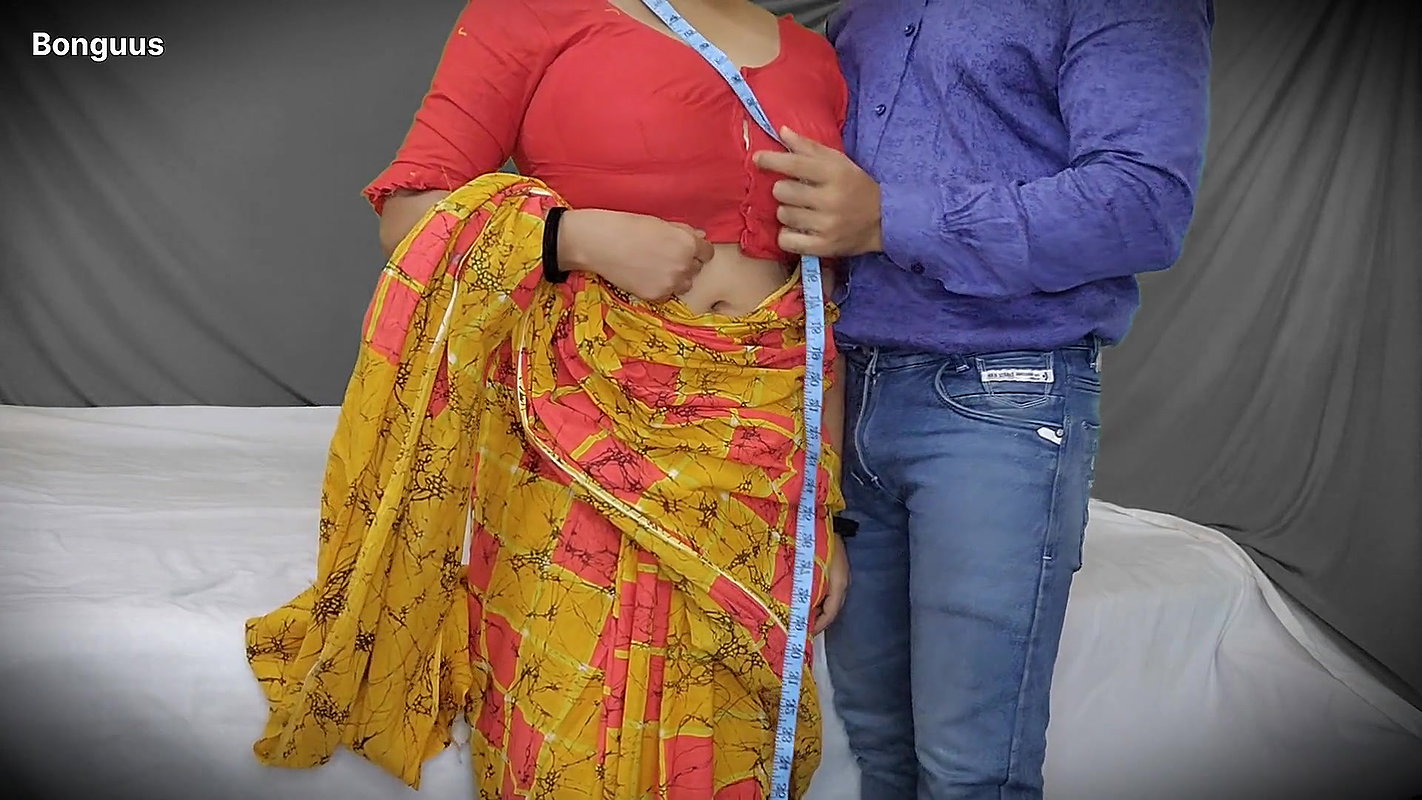 Desi Bhabhi Riya Got Fucked by Dress Tailor After He Accidentally Touched Her Pussy