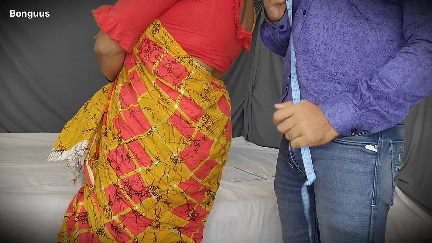 Desi Bhabhi Riya Got Fucked by Dress Tailor After He Accidentally Touched Her Pussy
