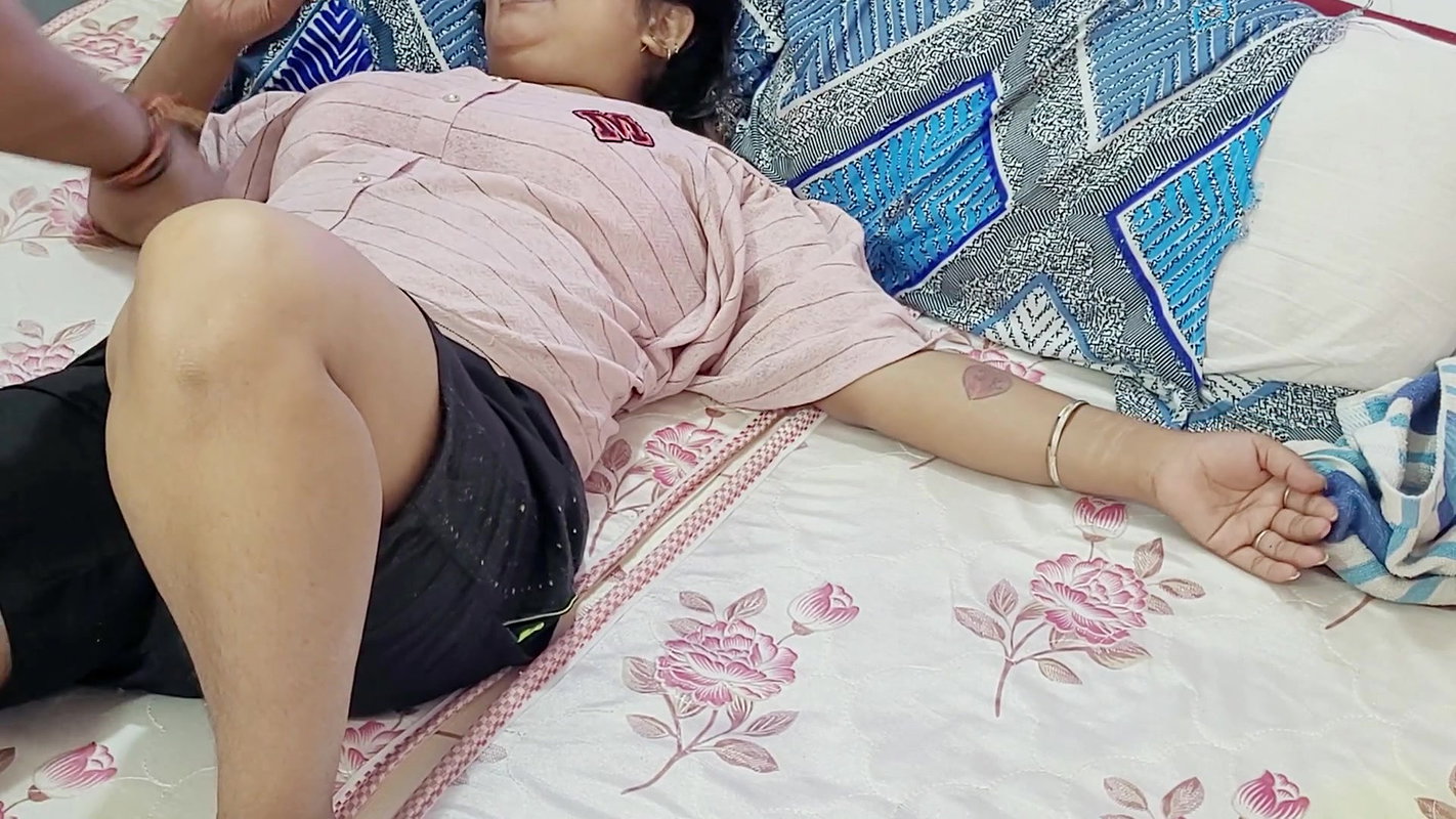 Indian loszka Payal głośno jęki podczas twardego analnego jebanie spust na Duży tyłek przez Jej BF w Hindi Audio.