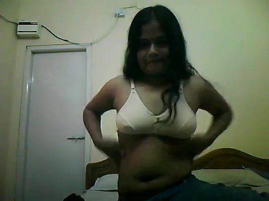 indian gf showing off firm boobs