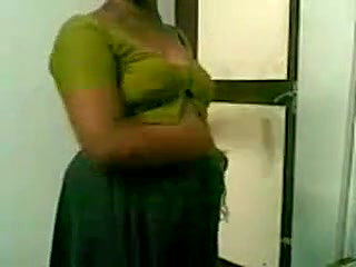 bhabhi in bedroom changing