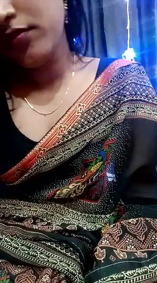 Married Girl ANUPAMA_JHOSHI Boobs Show in Saree on Fan Demand