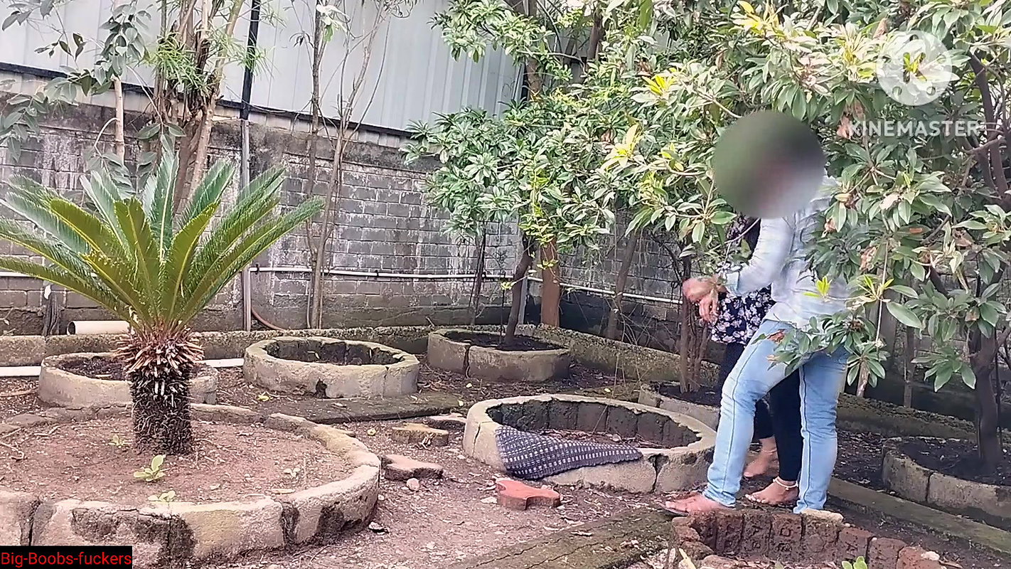 garden Girlfriend with boyfriend blowjob and fucking without condom