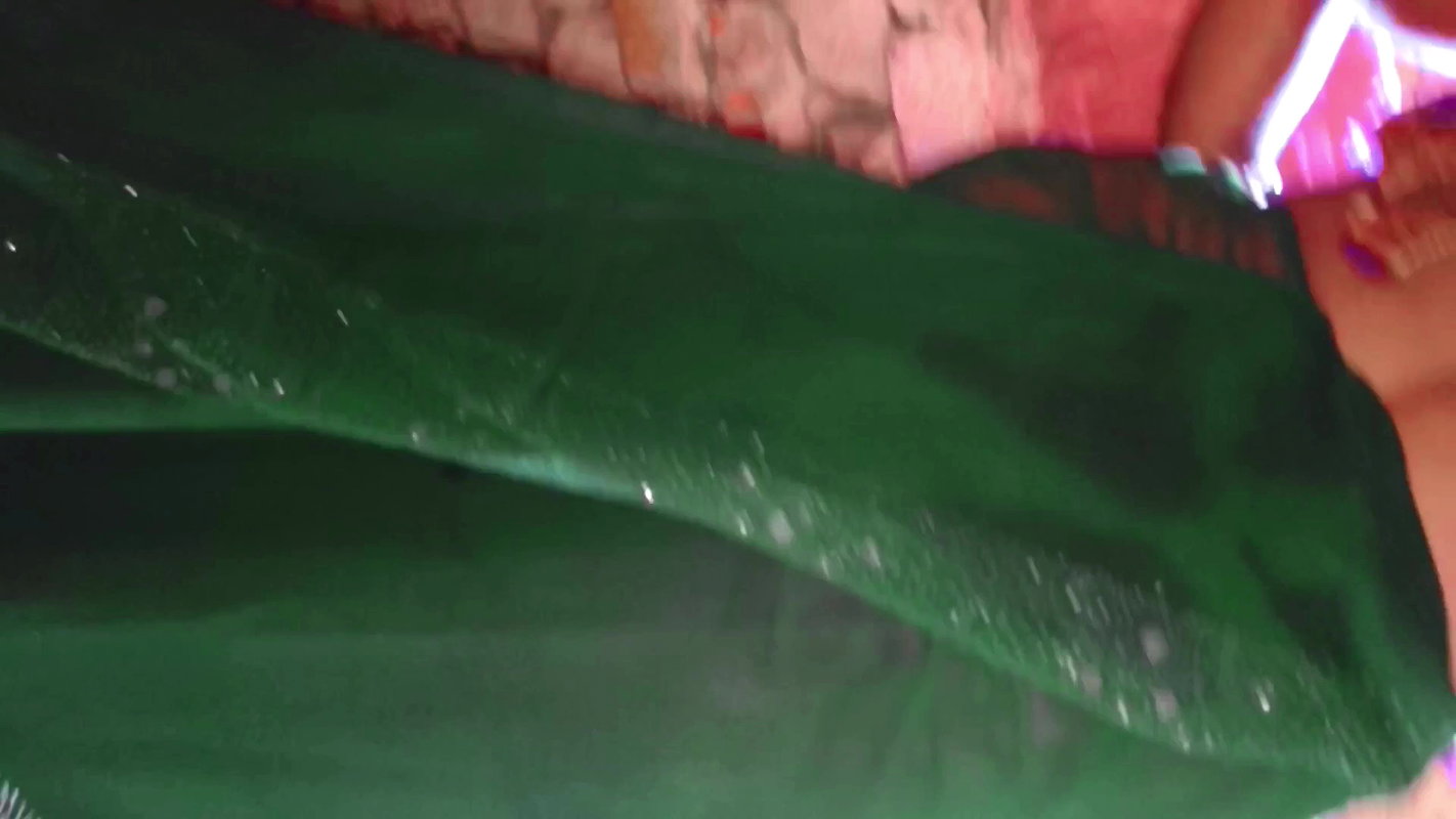 Bhaiya ne bhabhi ko chod ke chut se pesab karwa diya.indian newly married wife ki first time saree me pati suhagrat manaya.hindi