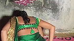 desi bhabhi saree me chudwane ke liye taiyar thi