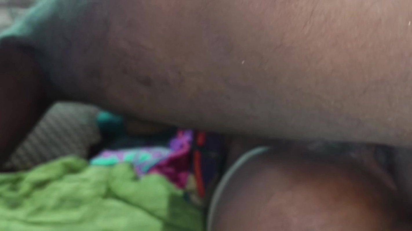 Indian Desi bhanja apne sage maami ko peheli bar gand me chod ke bhabhi ko rula diya