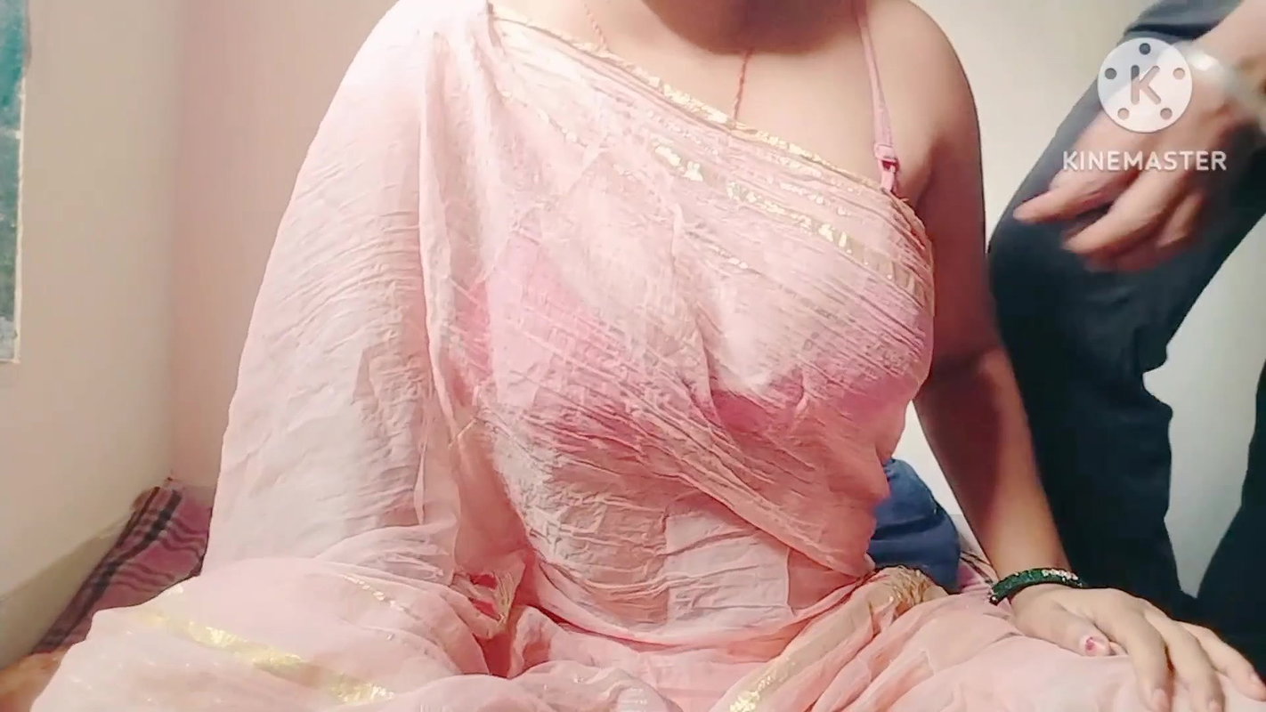 Indian hot bhabhi called the neighbour home and got her fucked