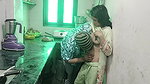 Desi naukrani ko Malik ne kitchen me land chusbaya