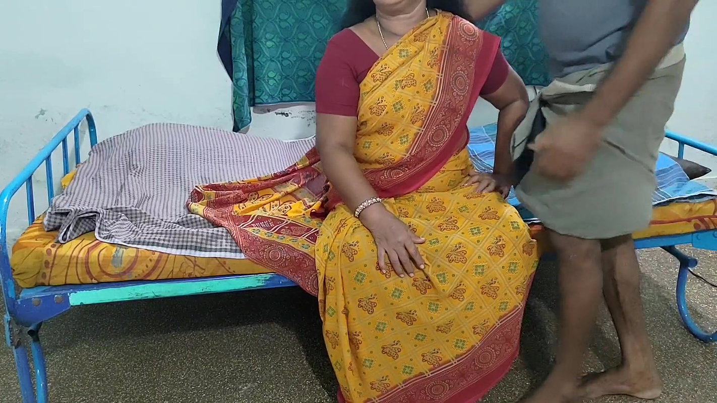 Young Man has sex with Desi Aunty