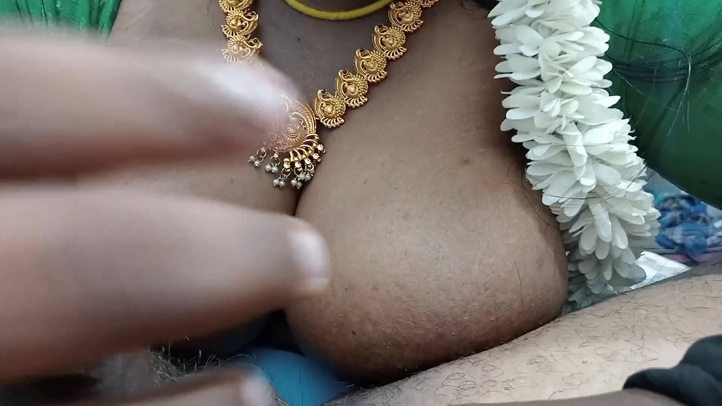 Desi Tamil bhabhi giving blowjob she swallowing full cum but not like